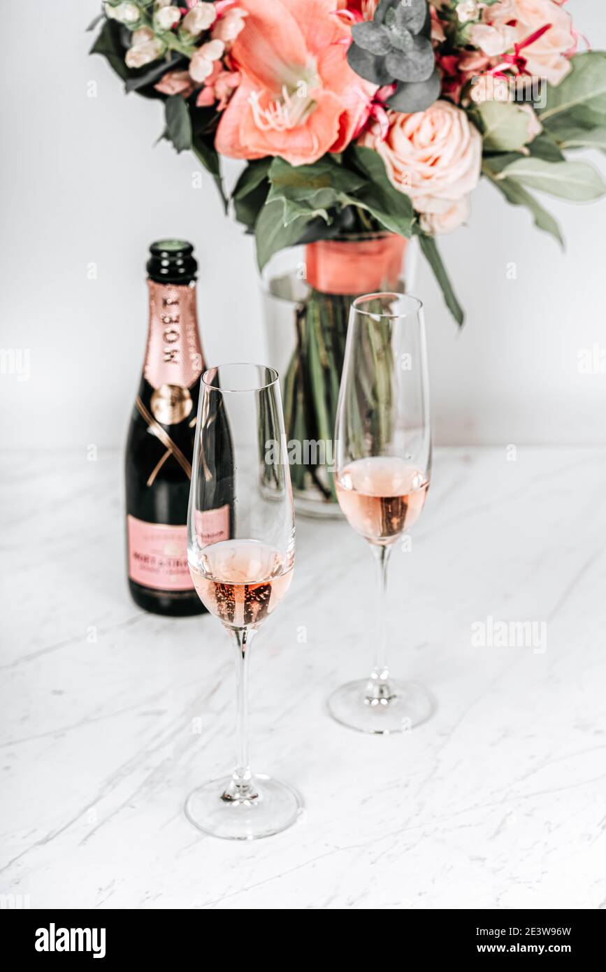 PARIS, FRANCE - 20 JANVIER 2021 : bouteille de champagne au vin français Moet Chandon Banque D'Images