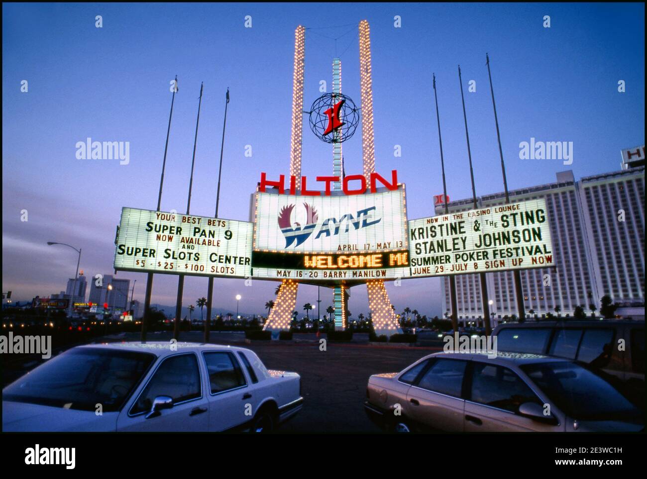 Panneau de marque à l'hôtel Hilton Las Vegas faisant la promotion des apparitions de Wayne Newton et Barry Manilow sur le Strip à Las Vegas, Nevada, Banque D'Images