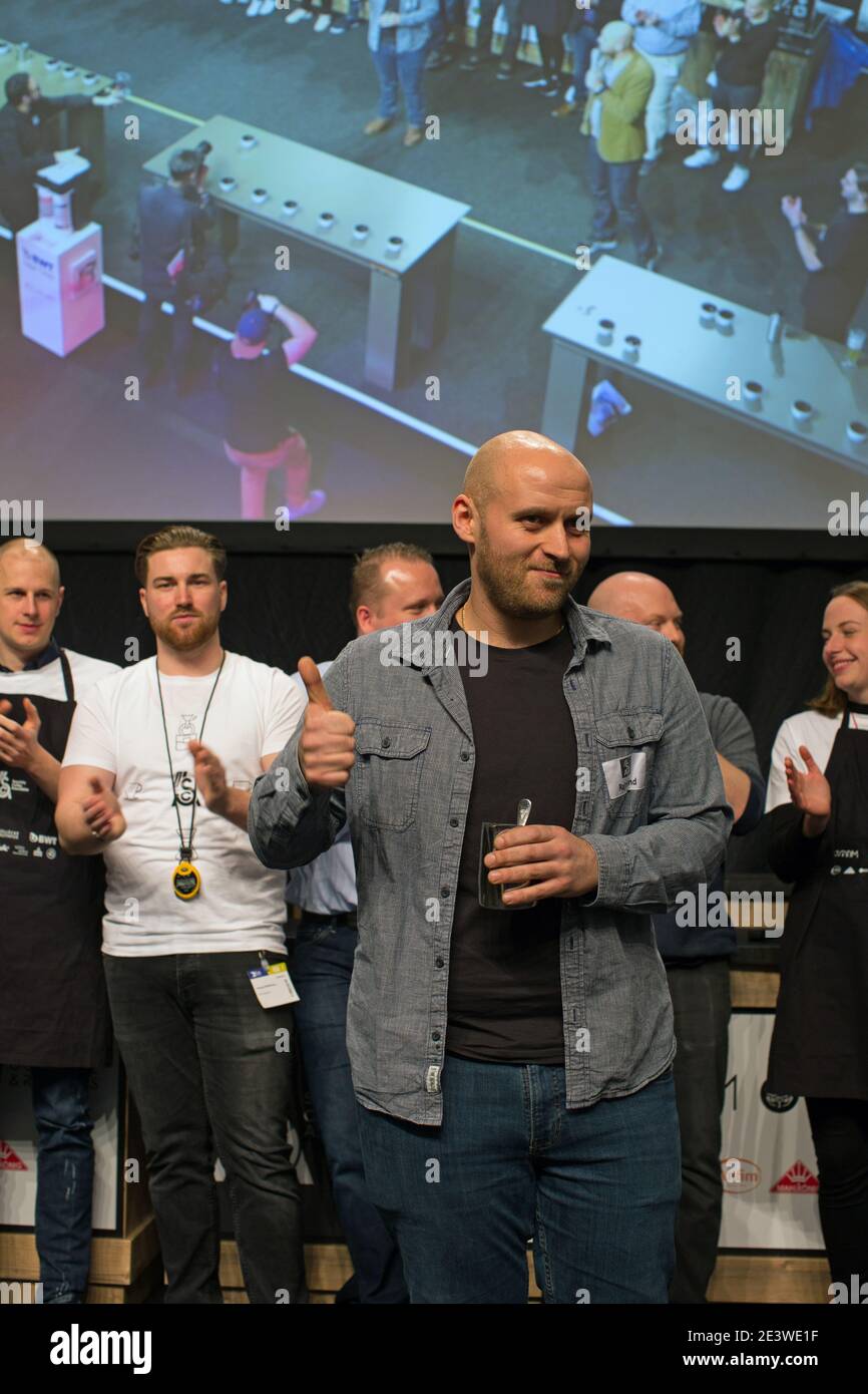 Denes Rajmond champion de dégustation de cupstting pendant le Championnat de casting, du 9 au 11 février 2020 à Brême, Allemagne. Banque D'Images