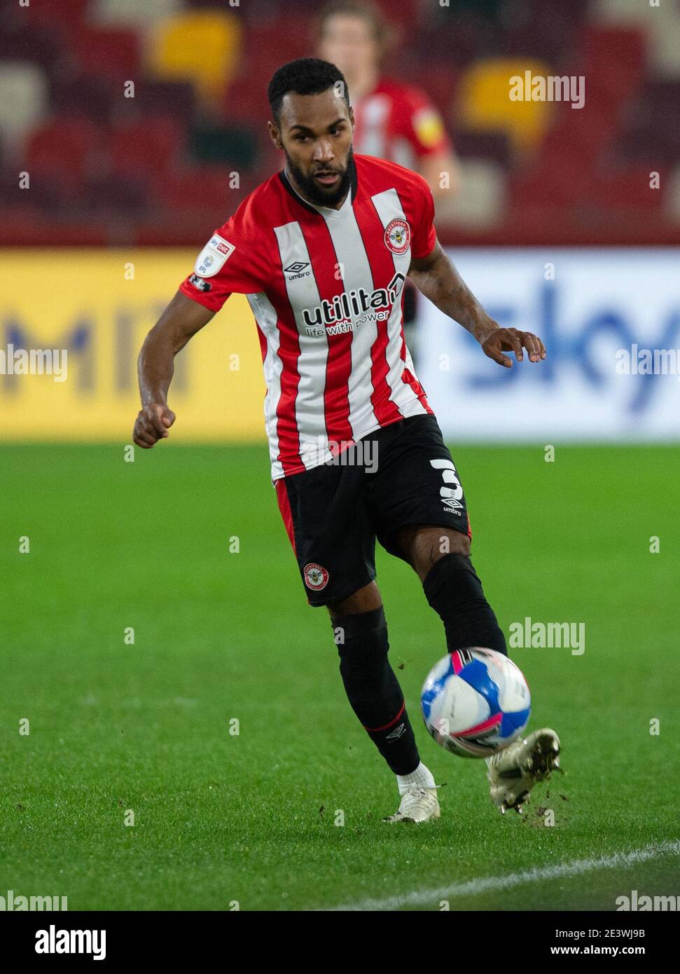 Brentford, Royaume-Uni. 20 janvier 2021. Rico Henry de Brentford pendant le match du championnat Sky Bet au stade communautaire de Brentford, Brentford photo par Alan Stanford/Focus Images/Sipa USA 20/01/2021 crédit: SIPA USA/Alay Live News Banque D'Images