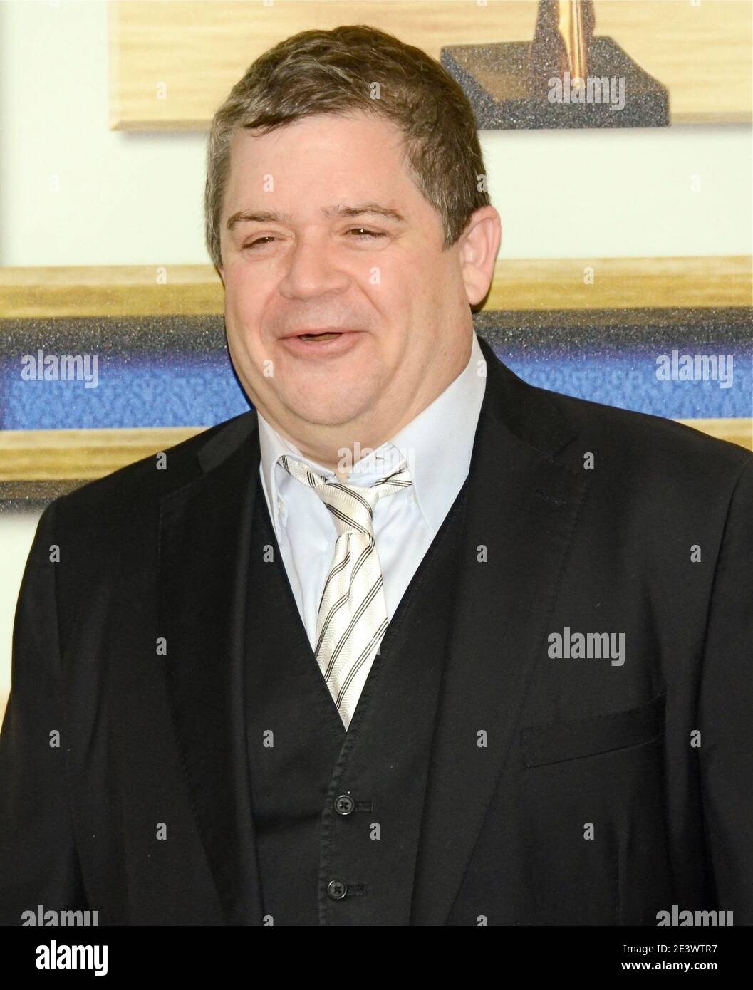 13 février 2016, Universal City, Californie, États-Unis: Le comédien Patton Oswalt participe aux Writers Guild Awards L.A. 2016 Cérémonie au Hyatt Regency Century Plaza le 13 février 2016 à Los Angeles, Californie. (Image crédit : © Billy Bennight/ZUMA Wire) Banque D'Images