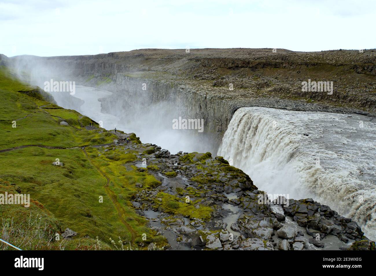 Belle vue de Dettifoss, une chute d'eau dans le parc national de Vatnajokull dans le nord-est de l'Islande pendant l'été Banque D'Images