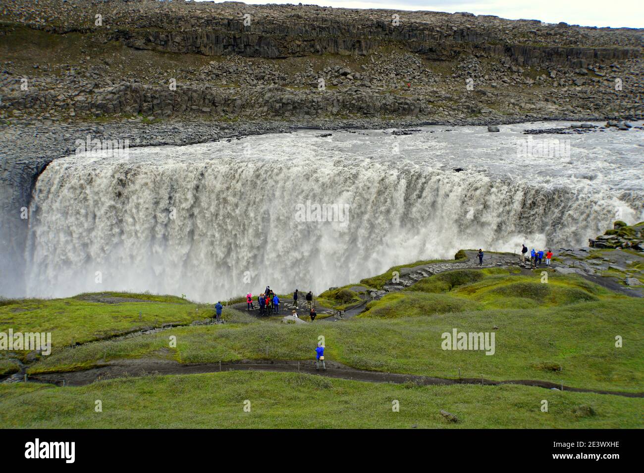 Belle vue de Dettifoss, une chute d'eau dans le parc national de Vatnajokull dans le nord-est de l'Islande pendant l'été Banque D'Images