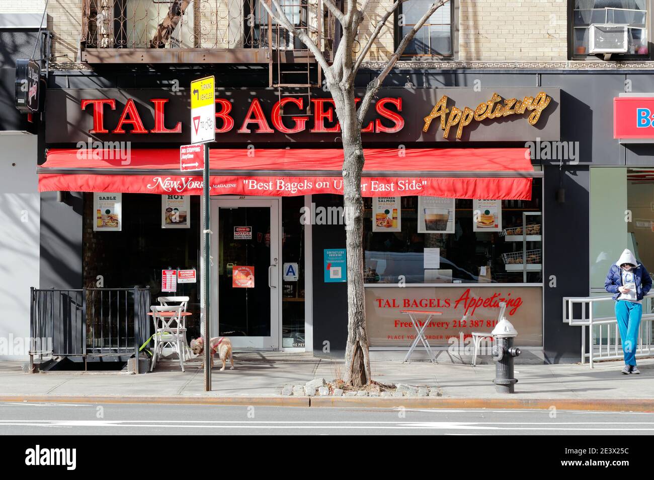 Tal bagels, 357 First Ave, New York, NY. Façade extérieure d'une boutique de bagels dans le quartier Gramercy de Manhattan. Banque D'Images