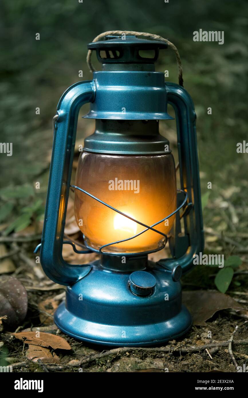 amanigo Lampe à Huile Lanterne de kérosène de kérosène-Lampes de ouragan Classiques pour Une Utilisation intérieure (7 po