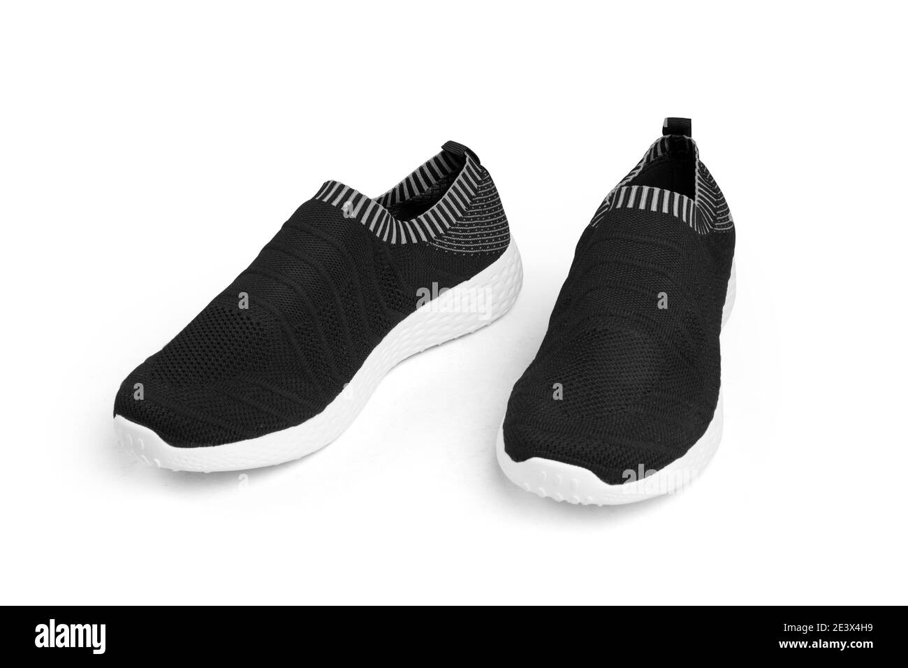 Sneaker noire isolée sur fond blanc avec passe-cheveux Banque D'Images