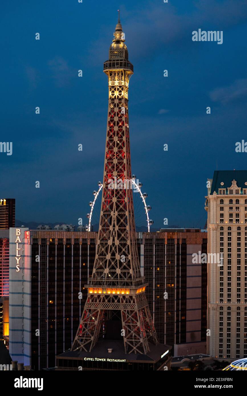 La Tour Eiffel de Las Vegas se situe à 540 mètres, ce qui en fait à peu  près la moitié de la taille de l'original de Paris Photo Stock - Alamy