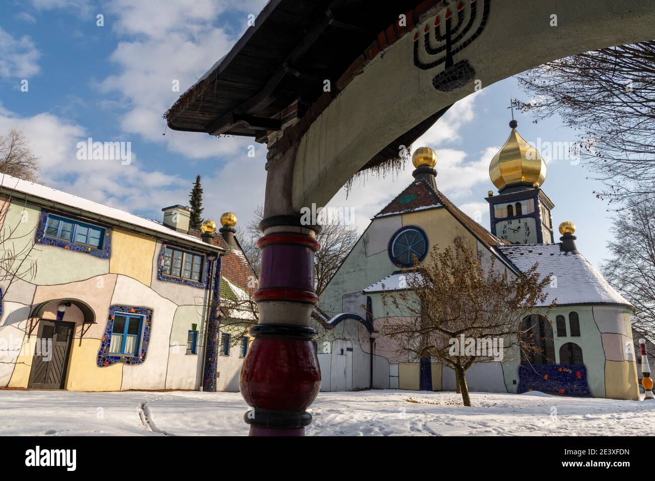 Bärnbach, Autriche - 17 janvier 2021 vue sur l'église Hundertwasser à Winte Banque D'Images