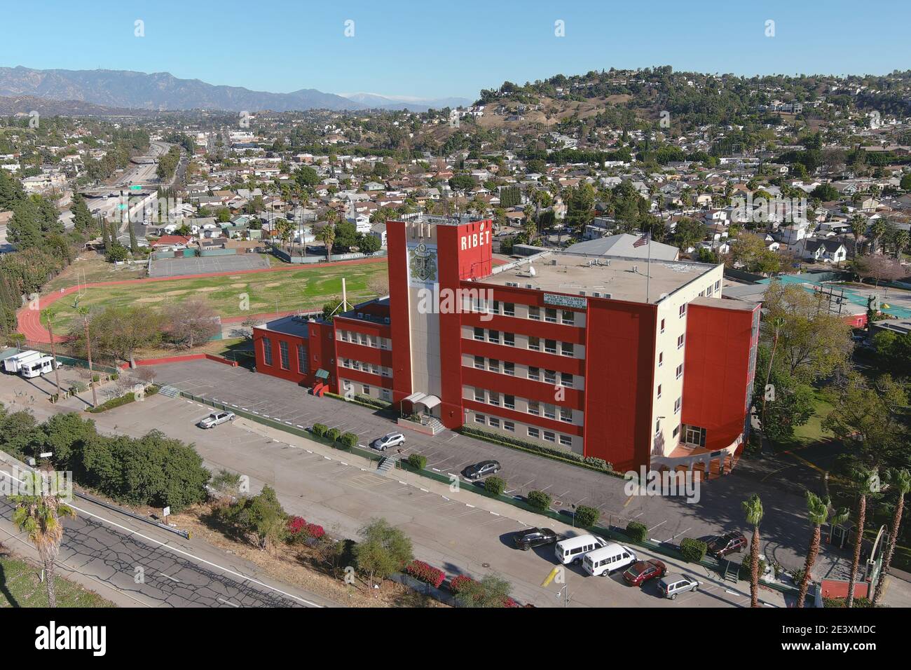 Une vue aérienne de l'école préparatoire du Ribet Academy College, le mercredi 21 janvier 2021, à Los Angeles. Banque D'Images