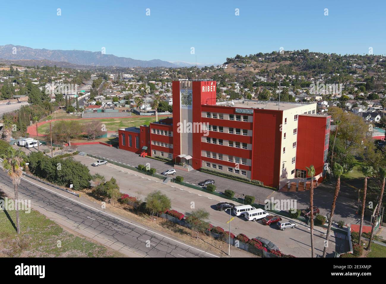 Une vue aérienne de l'école préparatoire du Ribet Academy College, le mercredi 21 janvier 2021, à Los Angeles. Banque D'Images