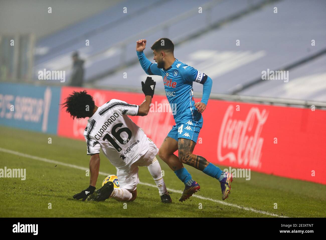 Reggio Emilia. 20 janvier 2021. Pendant la supercup italienne nommée PS5 Supercup football Match SSC Napoli vs Juventus FC.in photo: Cuadrado crédit: Fabio Sasso/ZUMA Wire/Alamy Live News Banque D'Images