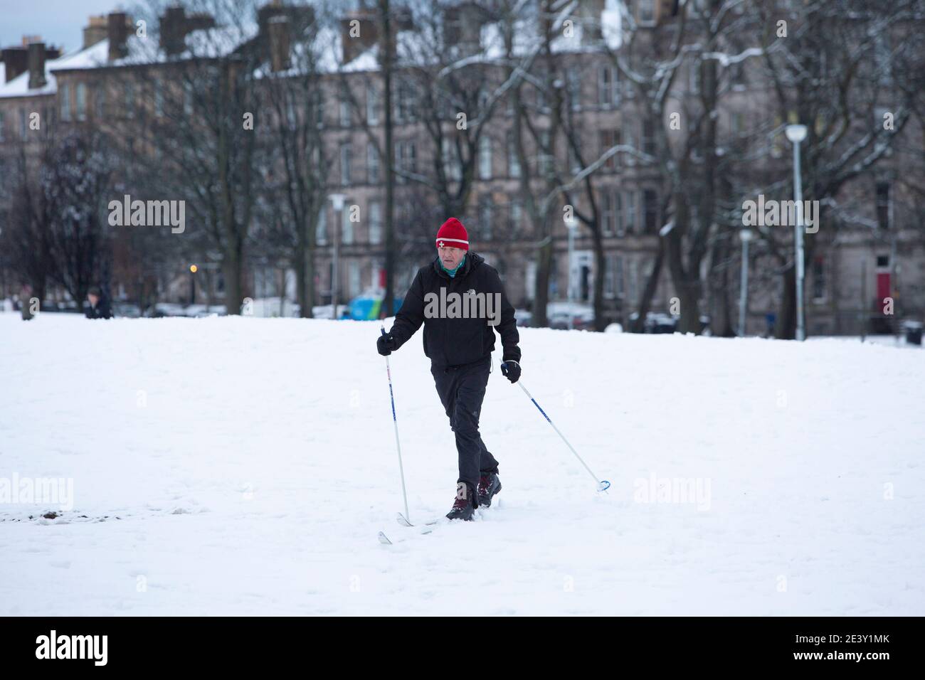 Édimbourg, Royaume-Uni. 21 janvier 2021. Météo écossaise, Storm Christoph laisse de la neige pour profiter de certains locaux à Édimbourg. Membres du ciel public à Meadows Park. Credit: Pako Mera/Alay Live News Banque D'Images