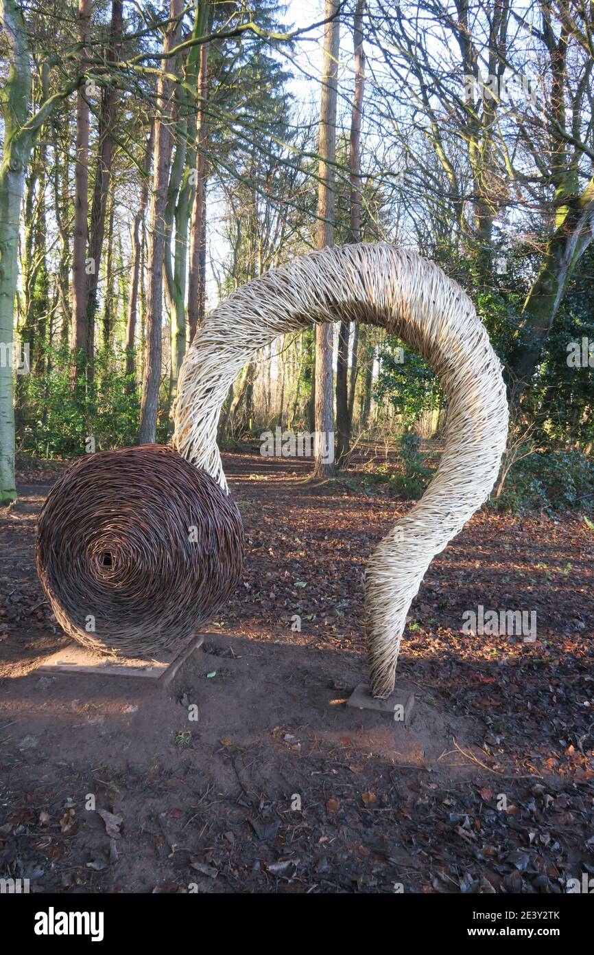 Rozelle Park, Ayr, Ayrshire, Écosse, Royaume-Uni Une sculpture de saule en osier dans le parc Banque D'Images