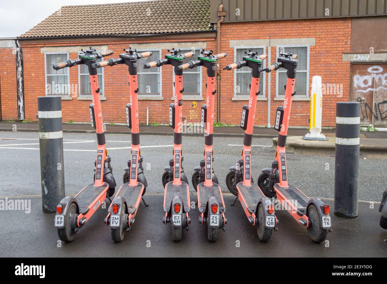 Voi scooter bristol Banque de photographies et d'images à haute résolution  - Alamy