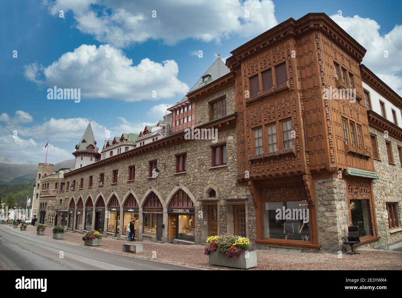 Extérieur de l'hôtel Badrutt Palace à St Moritz en été Banque D'Images