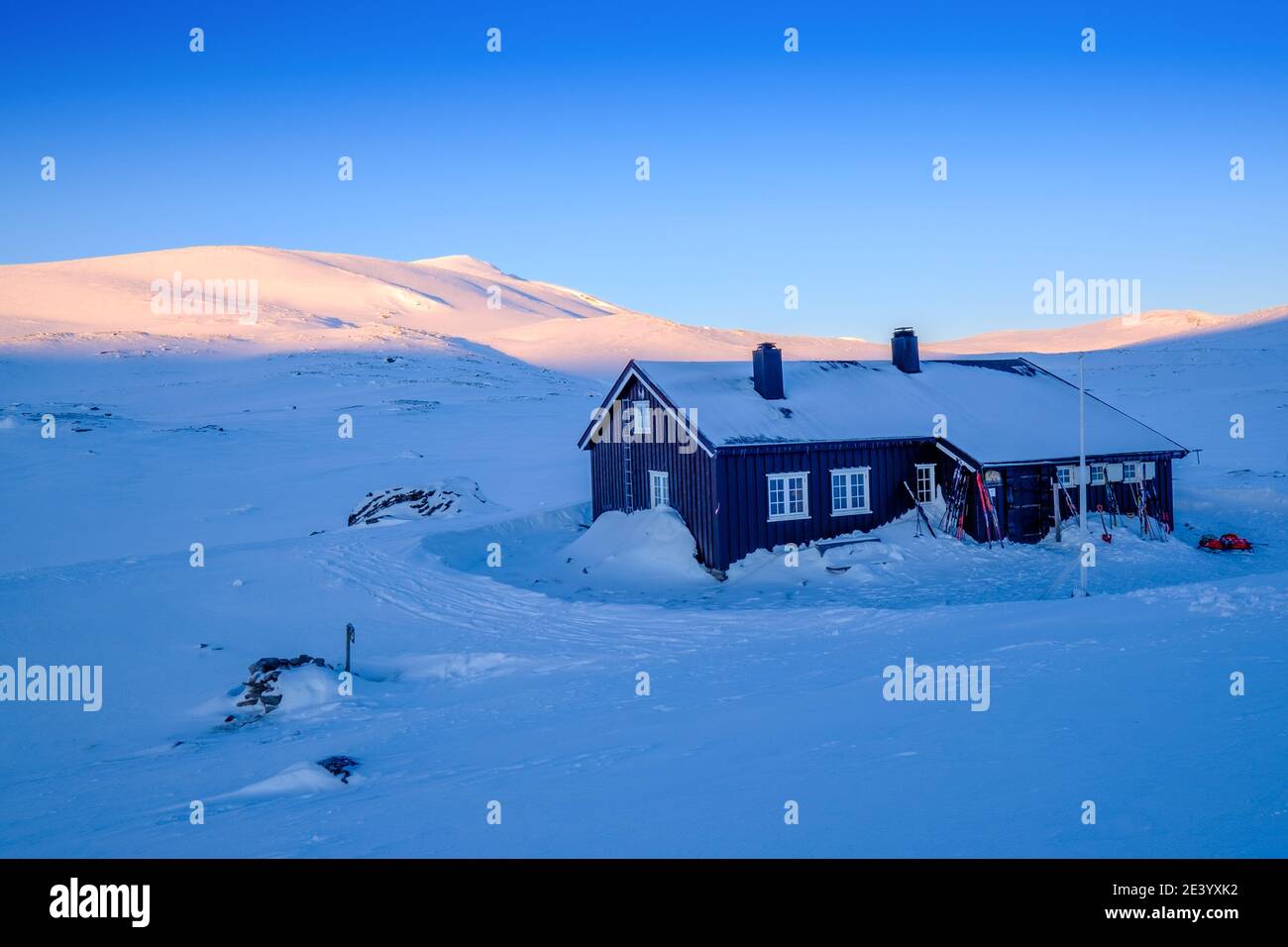 Une cabine de montagne DNT dans la gamme Dovre, Norvège Banque D'Images