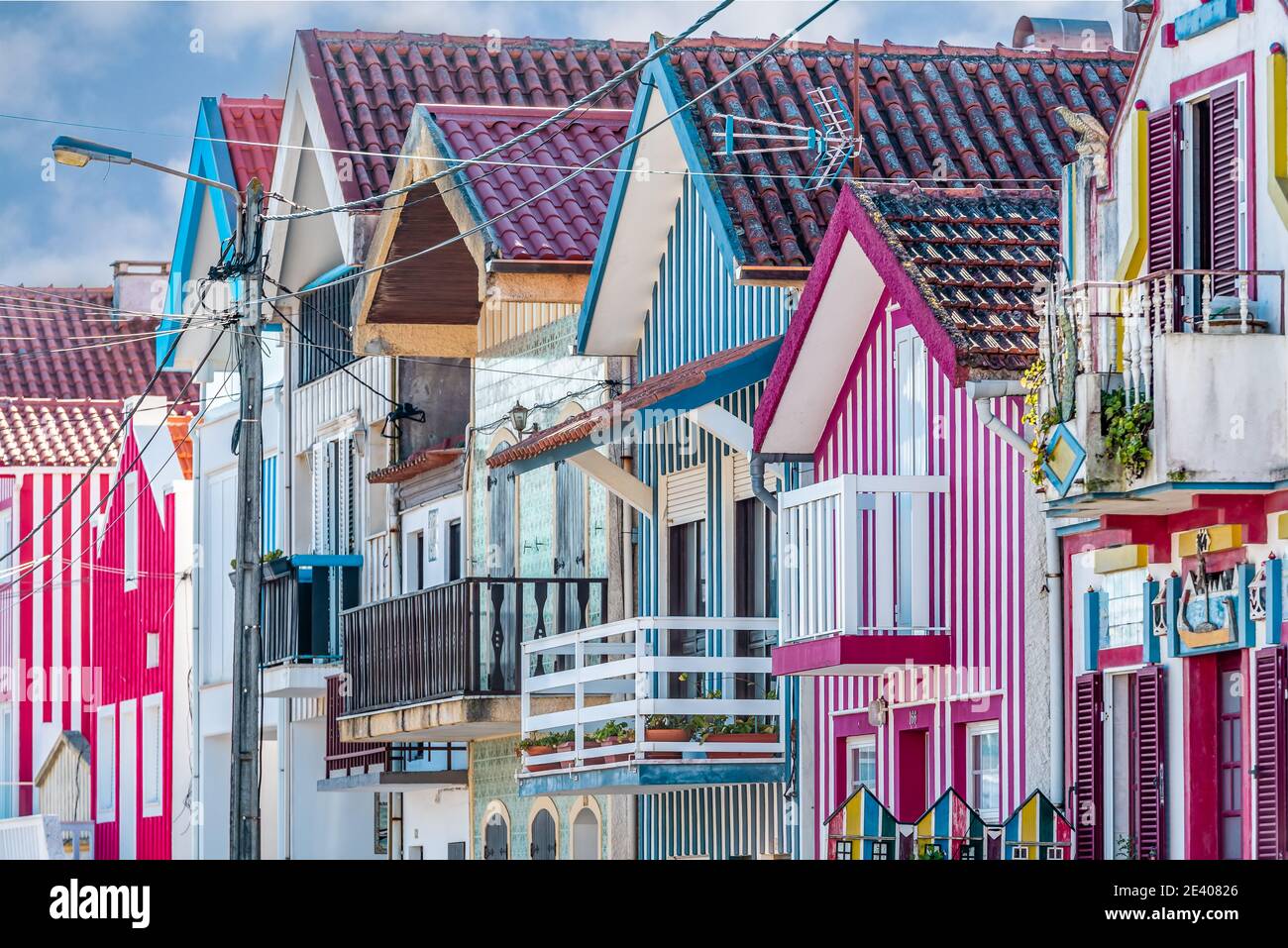 Image colorée rayures typiques Maisons à Costa Nova, Aveiro, Barra, Portugal Banque D'Images