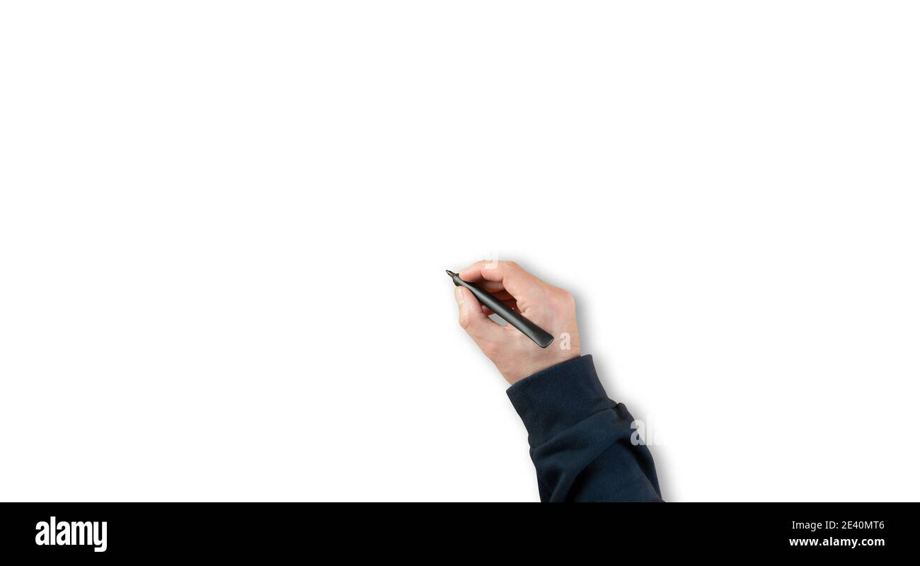 gros plan de l'homme qui écrit sur une surface blanche avec un stylo ou un marqueur en feutre noir, modèle avec espace de copie Banque D'Images