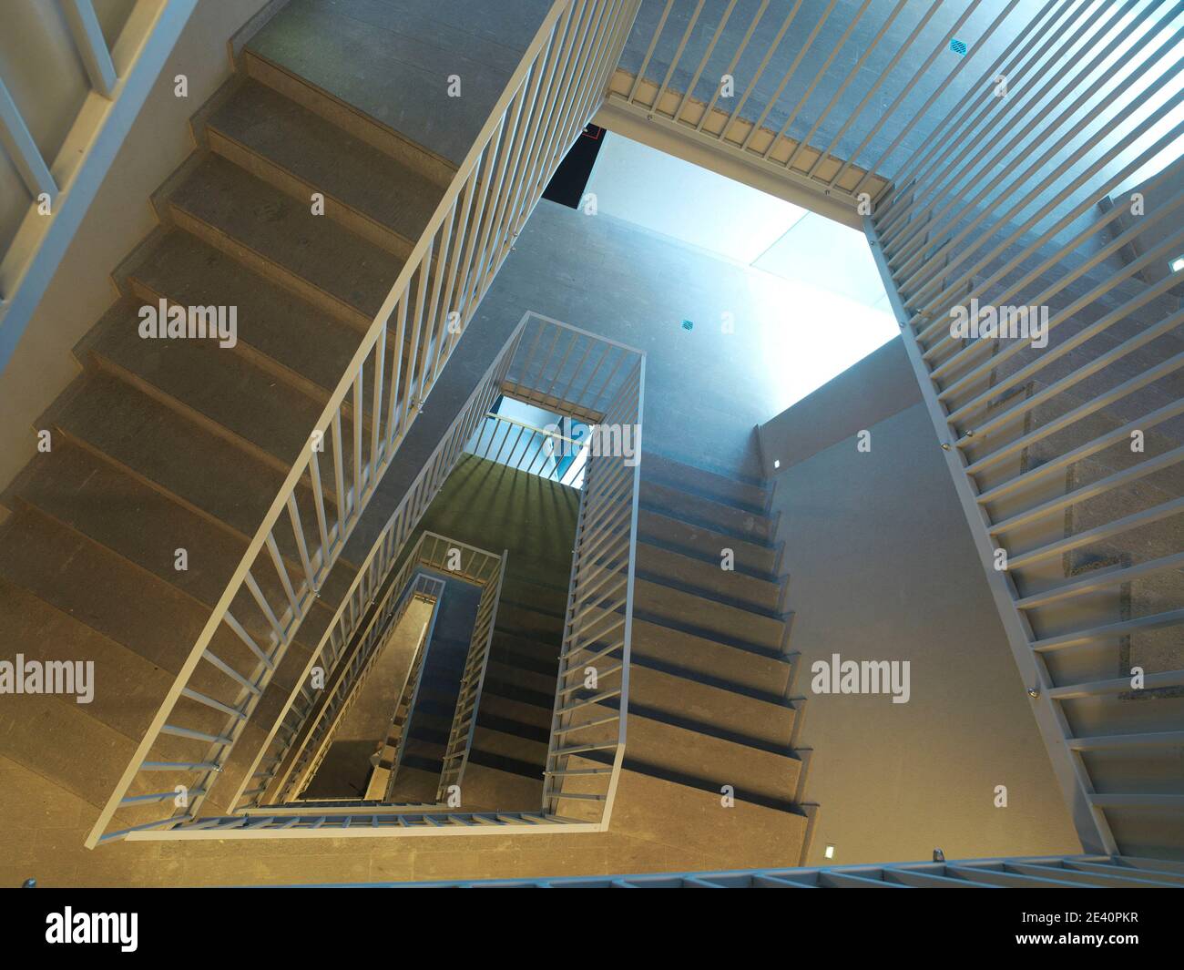 Geschaeftshaus, maison de buisiness, bâtiment commercial, edificio con négocizi, casa comercial, Rimini, italien, italie, Italia, Italia by Mario Cucinella a Banque D'Images