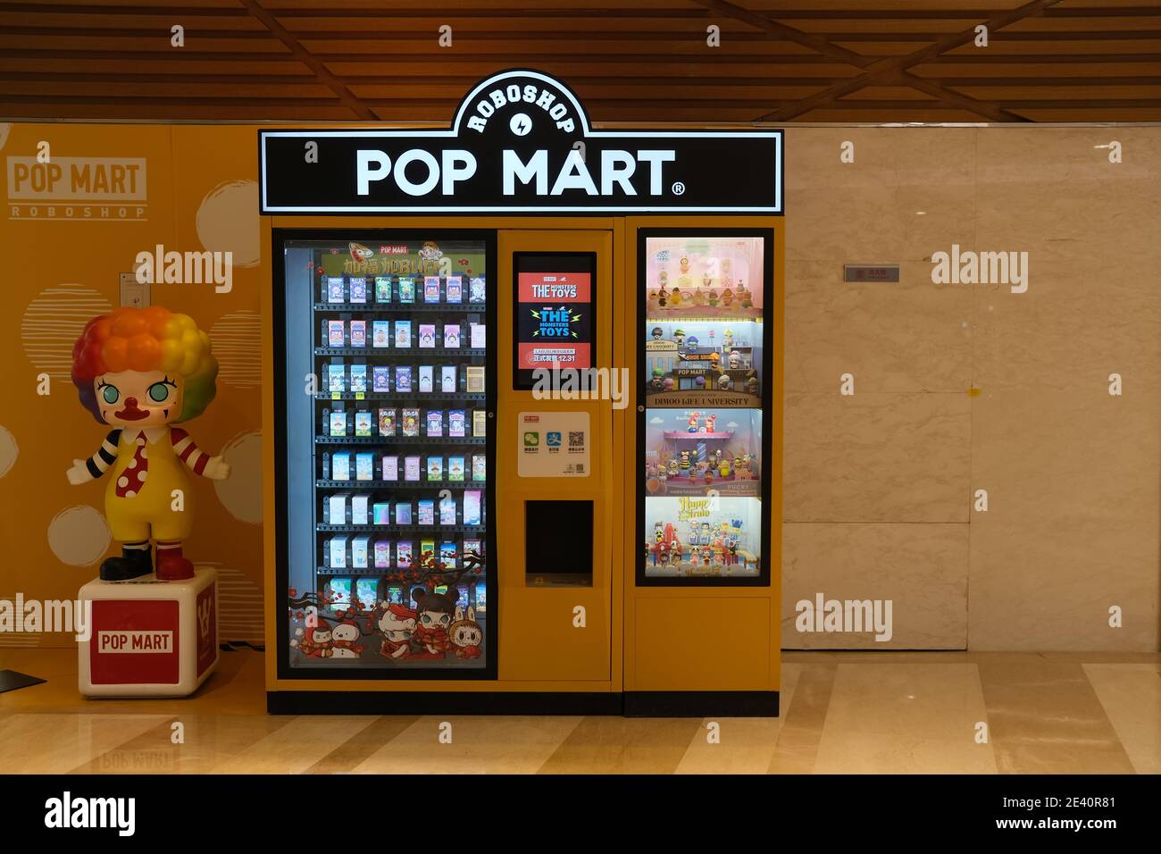 Shanghai.Chine-Jan.2021: Le distributeur AUTOMATIQUE DE POP MART. Un  fabricant chinois de jouets mystère Photo Stock - Alamy