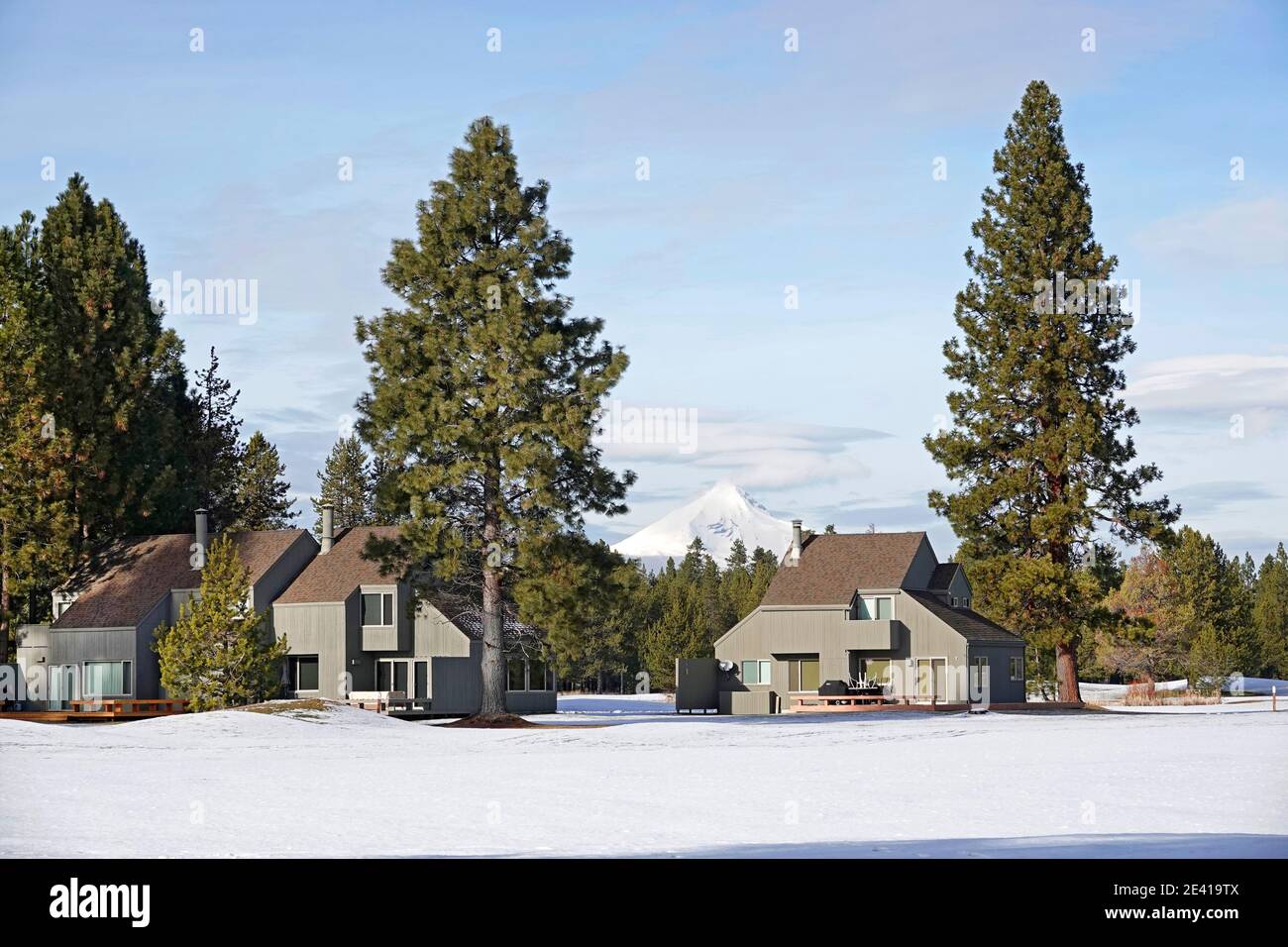 De grandes cabines et appartements à louer au Black Butte Ranch, un complexe privé dans les montagnes Cascade près de la petite ville de Sisters, Oregon. Banque D'Images