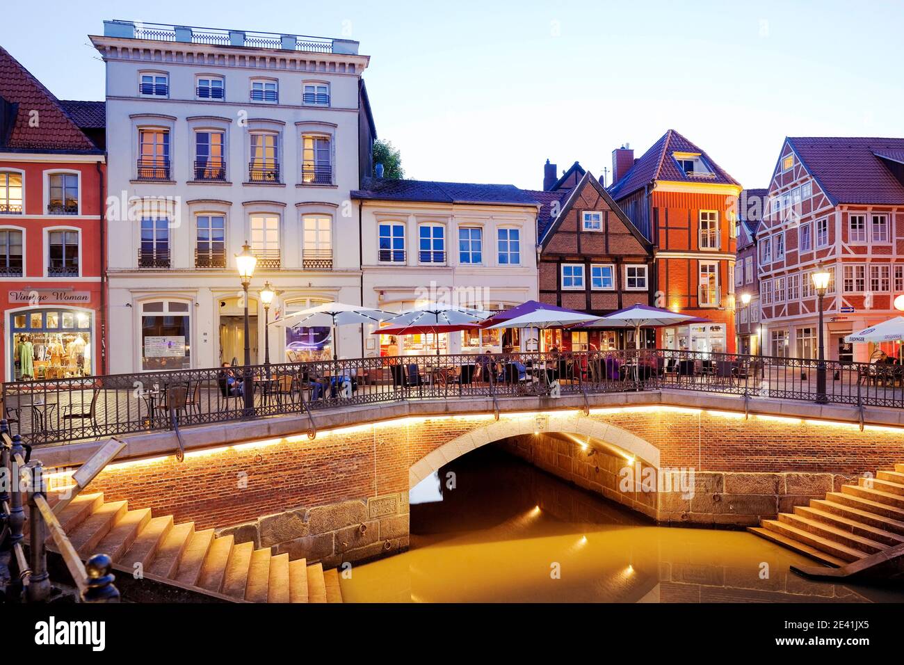 Vieille ville de Stade, port hanséatique dans la soirée, Allemagne, Basse-Saxe, Stade Banque D'Images