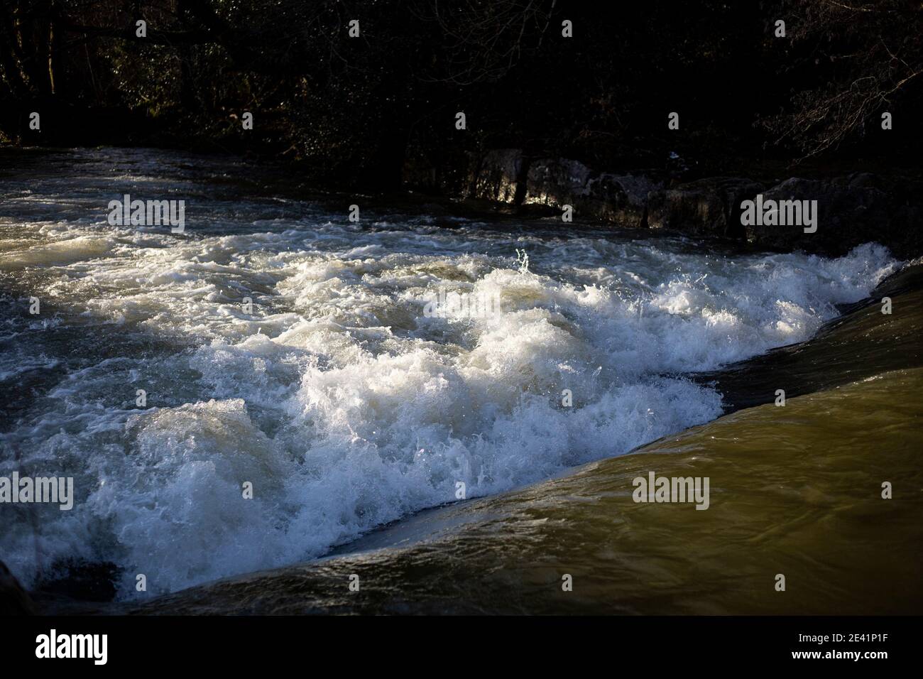 River Ogmore à Brynmenyn, Bridgend après Storm Christoph le 21 janvier 2021. Crédit : Lewis Mitchell Banque D'Images