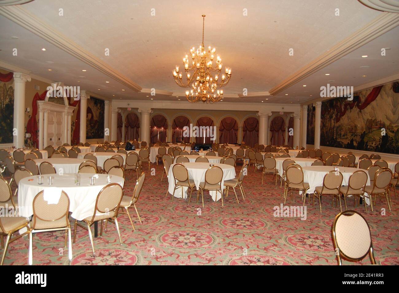 Salle de bal de l'hôtel Omni Shoreham à Washington DC, États-Unis, où les Beatles ont séjourné présidents bal président des États-Unis chaises salle de bal tapis lustre Banque D'Images