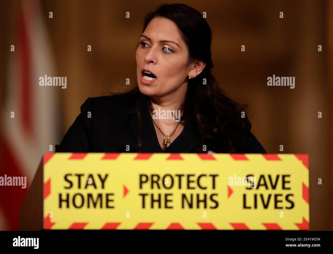 Priti Patel, ministre de l'intérieur, lors d'un exposé des médias sur le coronavirus (Covid-19) à Downing Street, Londres. Date de la photo: Jeudi 21 janvier 2021. Banque D'Images