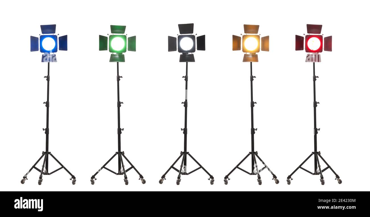 Feux clignotants avec portes de grange sur support avec roues. Équipement d'éclairage de studio isolé sur fond blanc. Banque D'Images