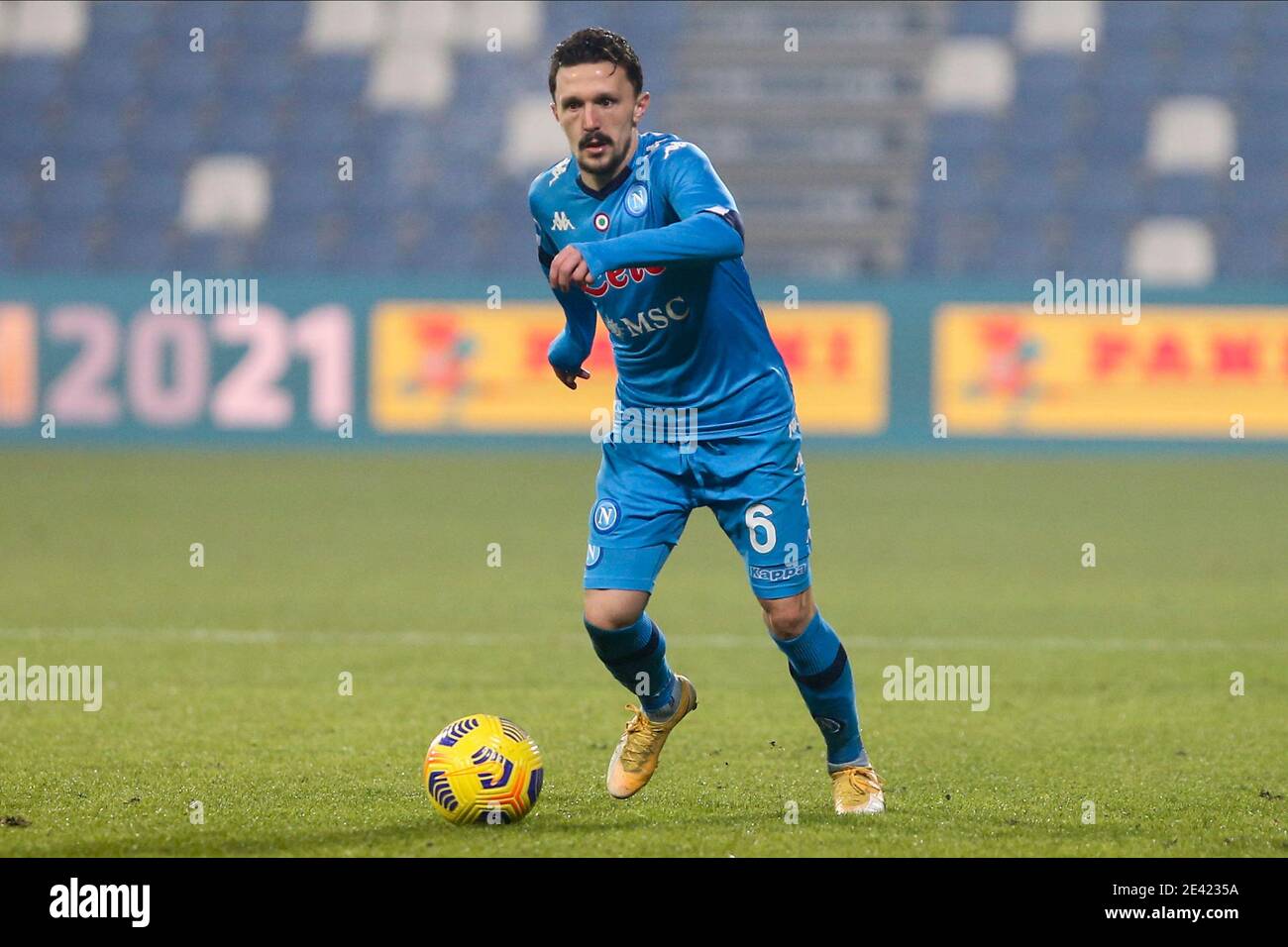 Mario Rui, le défenseur portugais de SSC Napoli, contrôle le ballon lors de la supercup italienne nommée PS5 Supercup football Match SSC Napoli vs Juventus FC. Juventus a gagné 2-0 Banque D'Images