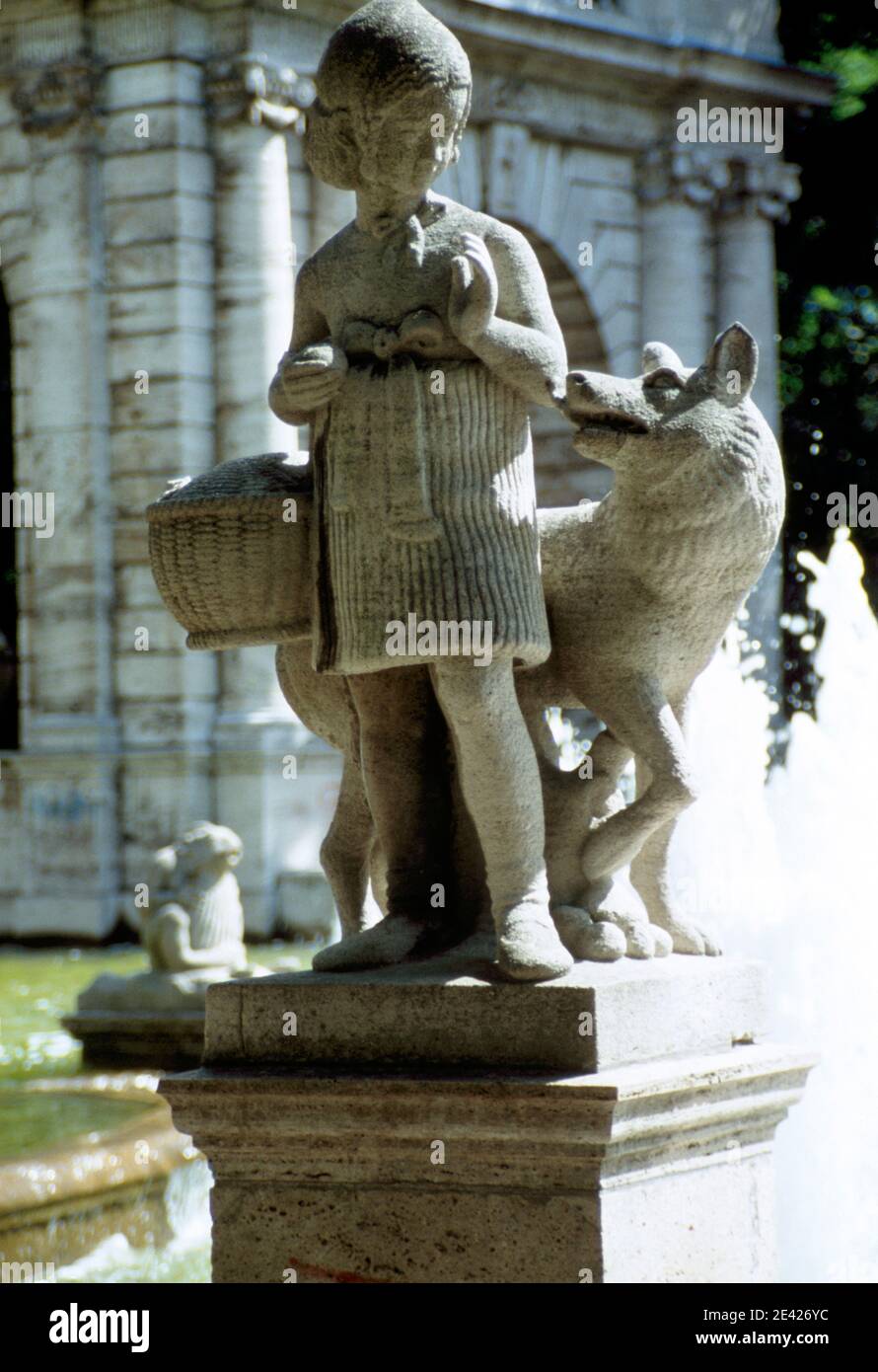 Märchenbrunnen, Rotkäppchen und der Wolf Banque D'Images