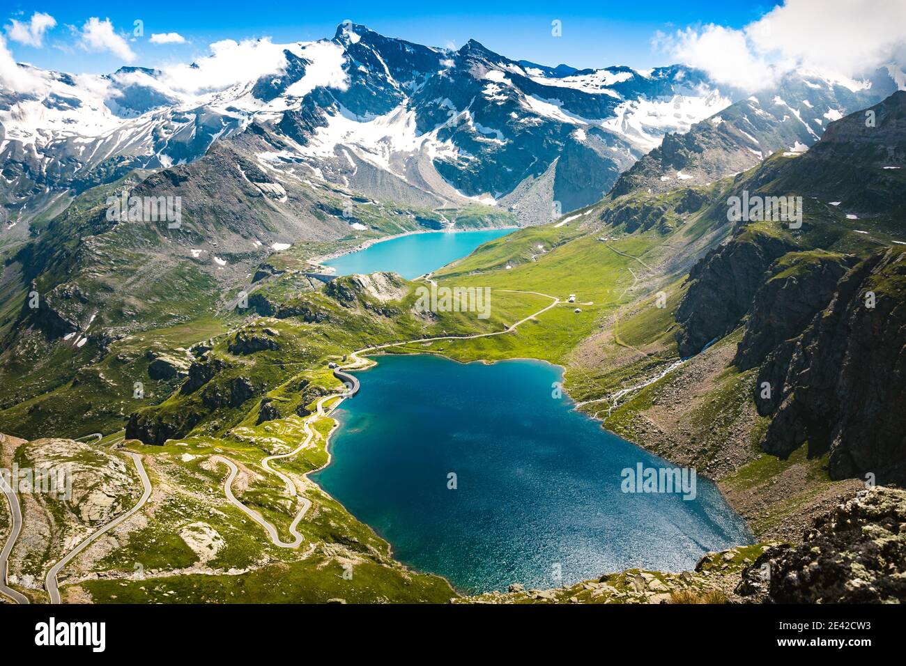 La perfection de la nature et les routes bendy dans le Gran Paradiso National Stationnement Banque D'Images