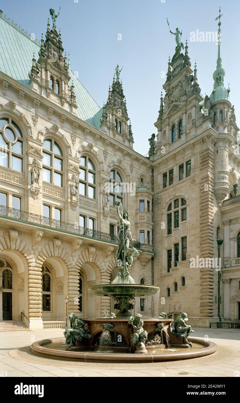 Intenhof mit Hygieia-Brunnen von Joseph von Kramer (1895-1896) Banque D'Images