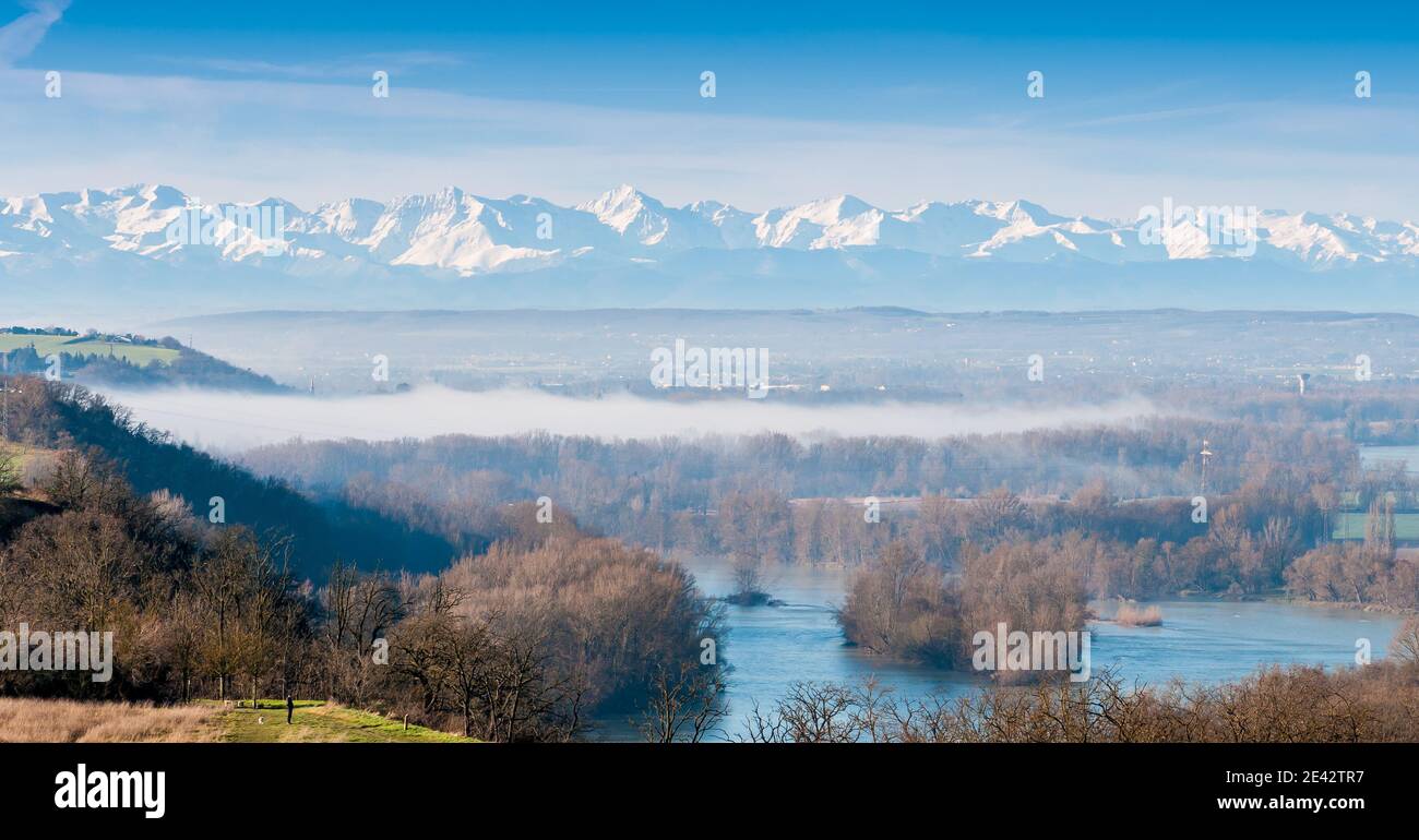 Panorama Des Pyrenee Depuis Toulouse Banque De Photographies Et D panorama-des-pyrenee-depuis-toulouse-banque-de-photographies-et-d