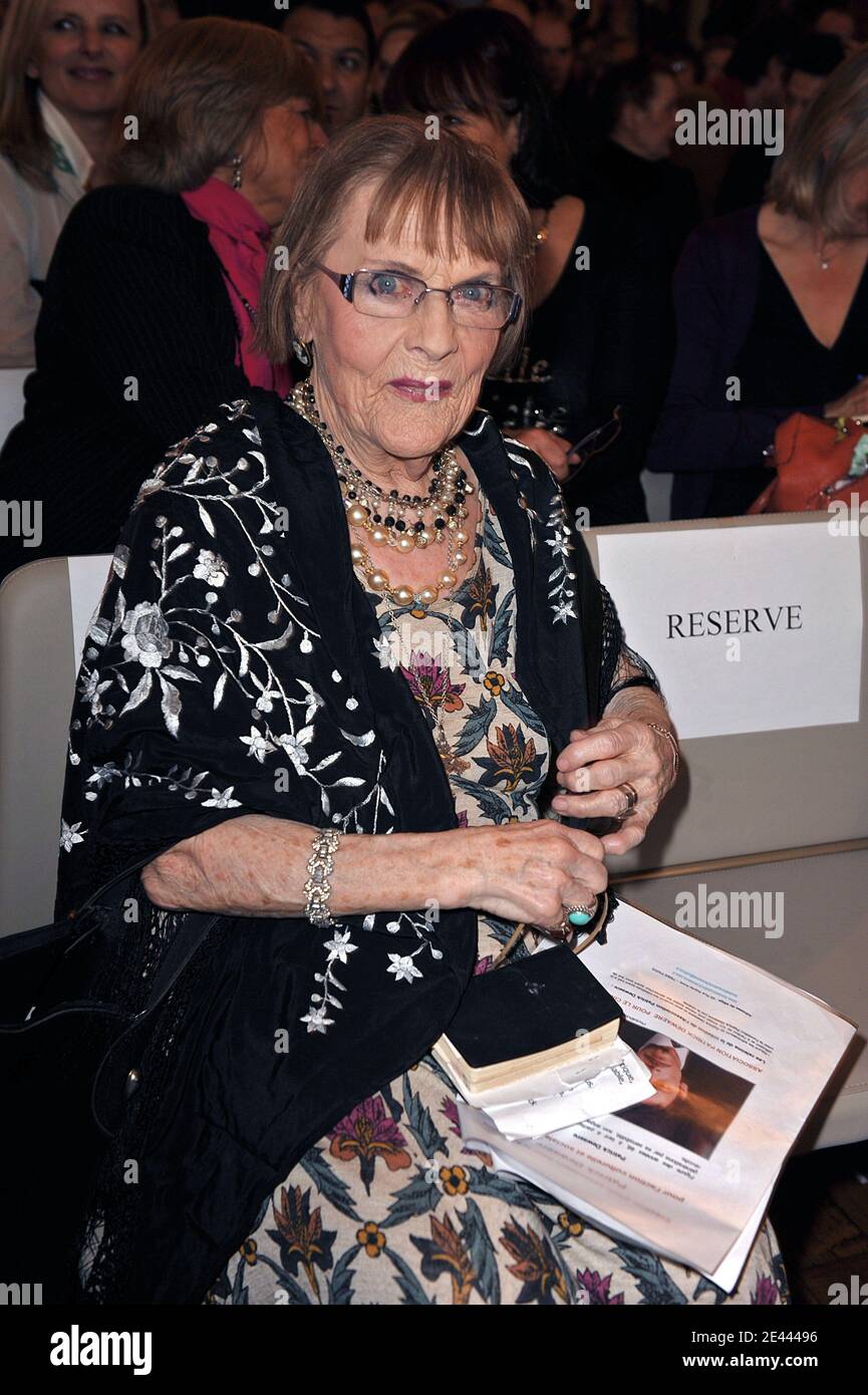 Mado Maurin, la mère de Patrick Dewaere, pose à l'hôtel de ville de Paris à Paris, France, le 20 avril 2009. Louis Garrel et Deborah François ont reçu les prix « Romy Schneider 2009 » et « Patrick Dewaere 2009 ». Photo de Gorassini-Guibbbbaud/ABACAPRESS.COM Banque D'Images