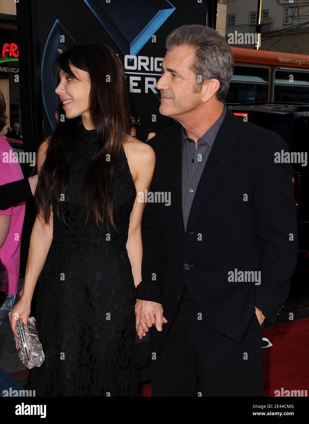 Mel Gibson et sa petite amie Oksana Grigorieva arrivent pour la projection de 'X-Men Origins: Wolverine' au Grauman's Chinese Theatre à Hollywood, Los Angeles, CA, USA le 28 avril 2009. Photo de Lionel Hahn/ABACAPRESS.COM Banque D'Images