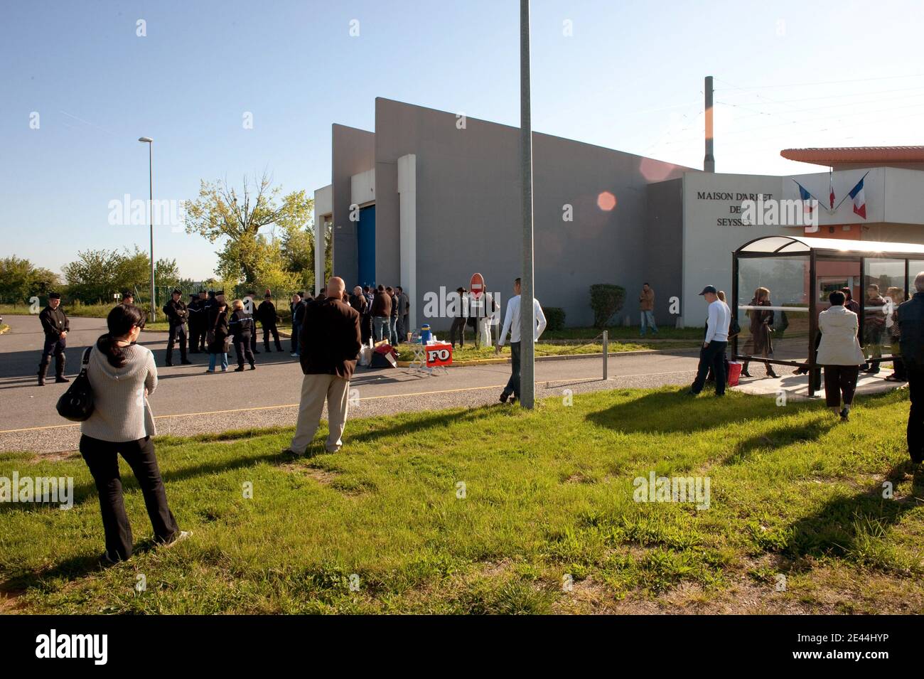 Conlit des gardiens de prison a 7 heures du matin ils bloquaient le centre de détention de Muret a Seysses pres de Toulouse, France le 6 Mai, 2009. Photo Fred Lancelot/ABACAPRESS.COM Banque D'Images