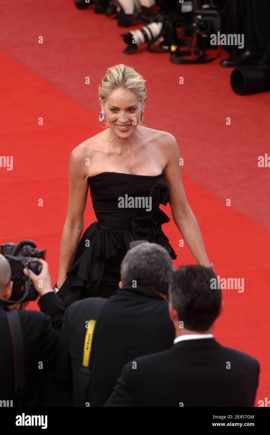 Sharon Stone arrive pour la projection des 'Inglourious Basterdss' lors du 62e Festival de Cannes au Palais des Festivals de Cannes, France, le 20 mai 2009. Photo de Gorassini-Guignebourg/ABACAPRESS.COM Banque D'Images