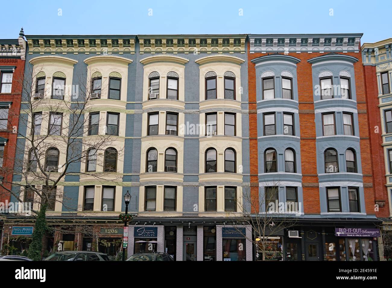 Hoboken, New Jersey, Washington Street aux façades du XIXe siècle Banque D'Images