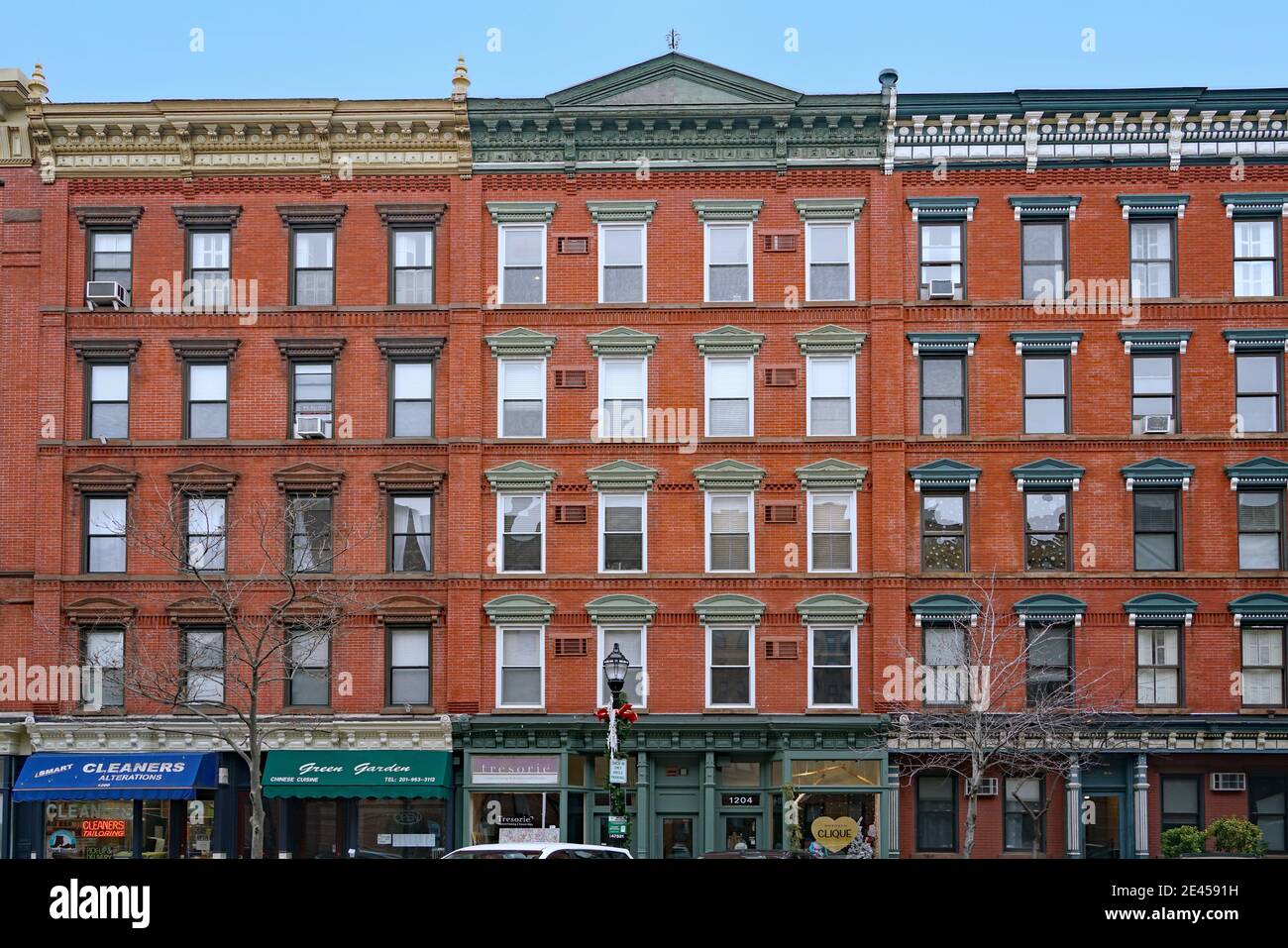 Hoboken, New Jersey, Washington Street aux façades du XIXe siècle Banque D'Images