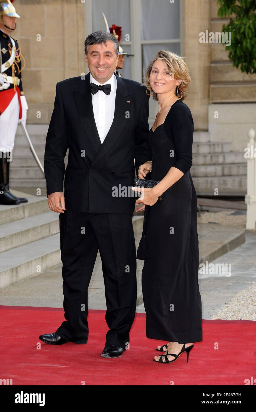 GDF Jean-François Cirelli et sa femme arrivent pour un dîner d'État à  l'Elysée Palace, à Paris, France, le 22 juin 2009. Le président français  Nicolas Sarkozy et la première dame Carla Bruni-Sarkozy