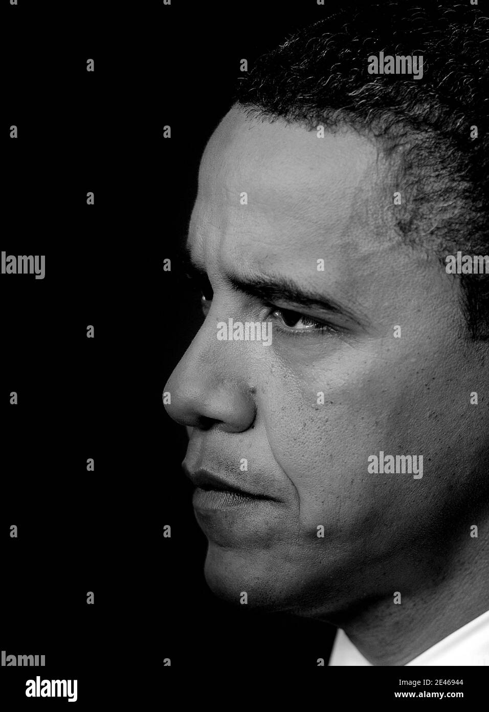 LE président AMÉRICAIN Barack Obama s’exprime lors d’une conférence de presse dans la salle d’information Brady de la Maison Blanche à Washington, DC, Etats-Unis, le 22 juin 2009. Obama a déclaré que la législation historique devant le Congrès qui fait pression pour des énergies propres permettra au pays de prendre la tête de l'économie mondiale du XXIe siècle. Notant que la Chambre des représentants avancerait sur une législation « historique » qui transformera la manière dont les États-Unis produisaient et utilisaient l'énergie, il a déclaré qu'elle « allait enfin déclencher une transformation de l'énergie propre » réduisant la dépendance au pétrole étranger et luttant contre la pollution par le carbone. Photo par Olivier Doul Banque D'Images