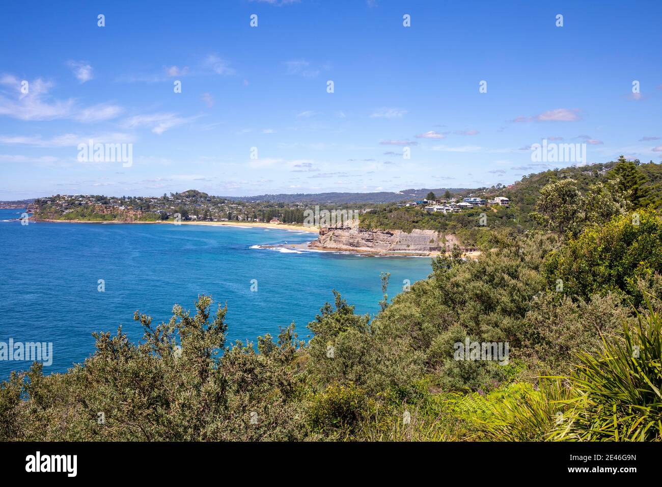 Vue sur la côte de Sydney de Bilgola Beach plus proche et Newport Beach, deux des célèbres plages du nord, Nouvelle-Galles du Sud, Australie Banque D'Images