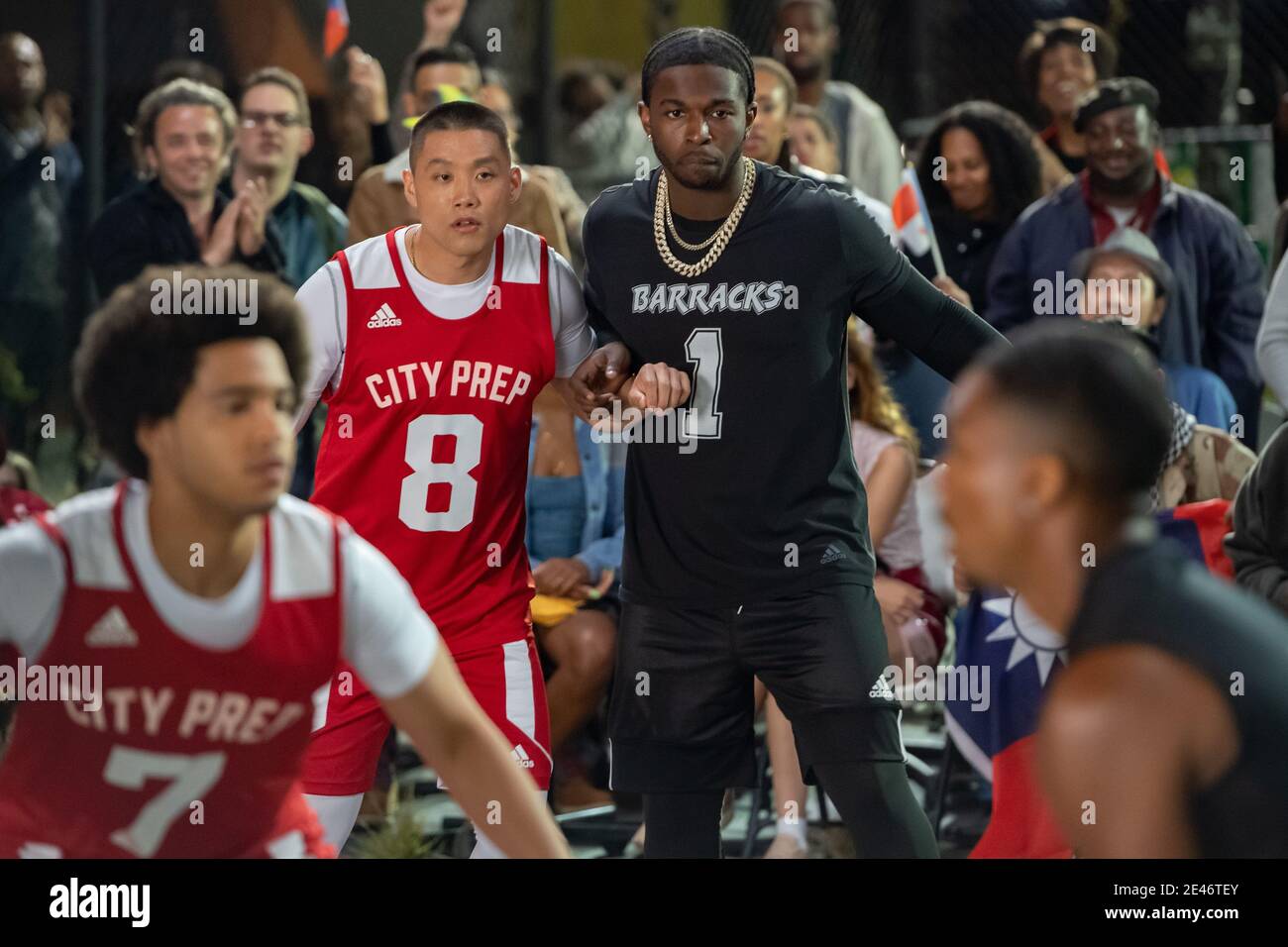 DATE DE SORTIE: 5 mars 2021 TITRE: Boogie STUDIO: Focus Features RÉALISATEUR: Eddie Huang PLOT: Situé dans la ville contemporaine de New York et suit un ballon de basket-ball américain-chinois phenom qui lutte pour équilibrer les attentes de sa famille immigrante avec ses propres rêves de devenir un joueur pour la NBA. AVEC: TAYLOR TAKAHASHI comme Alfred 'Boogie' Chin, POP FUMÉE comme Monk. (Image de crédit : © Focus Features/Entertainment Pictures) Banque D'Images