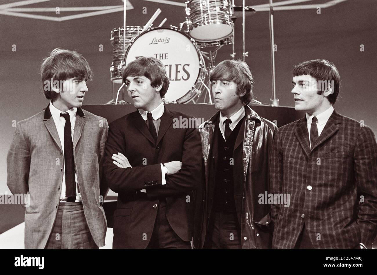 The Beatles (avec Jimmie Nichols debout pour Ringo Starr) lors d'une apparition télévisée à Treslong à Hillegom, pays-Bas, non loin d'Amsterdam, le 5 juin 1964. Banque D'Images The Beatles (avec Jimmie Nichols debout pour Ringo Starr) lors d'une apparition télévisée à Treslong à Hillegom, pays-Bas, non loin d'Amsterdam, le 5 juin 1964. Banque D'Images