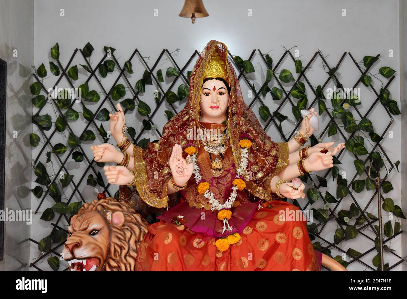 Déesse Durga près de Shree Shantinath Bhagwan Jain Mandir, Bhopla Chowk Pune Camp, Maharashatra. Banque D'Images