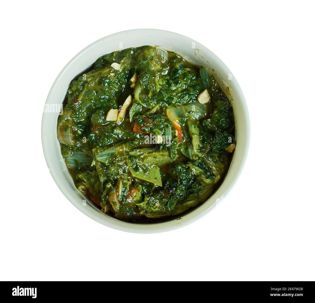 Le Kpwem est un plat végétarien du Cameroun, composé de feuilles de manioc jeunes et tendres. Banque D'Images