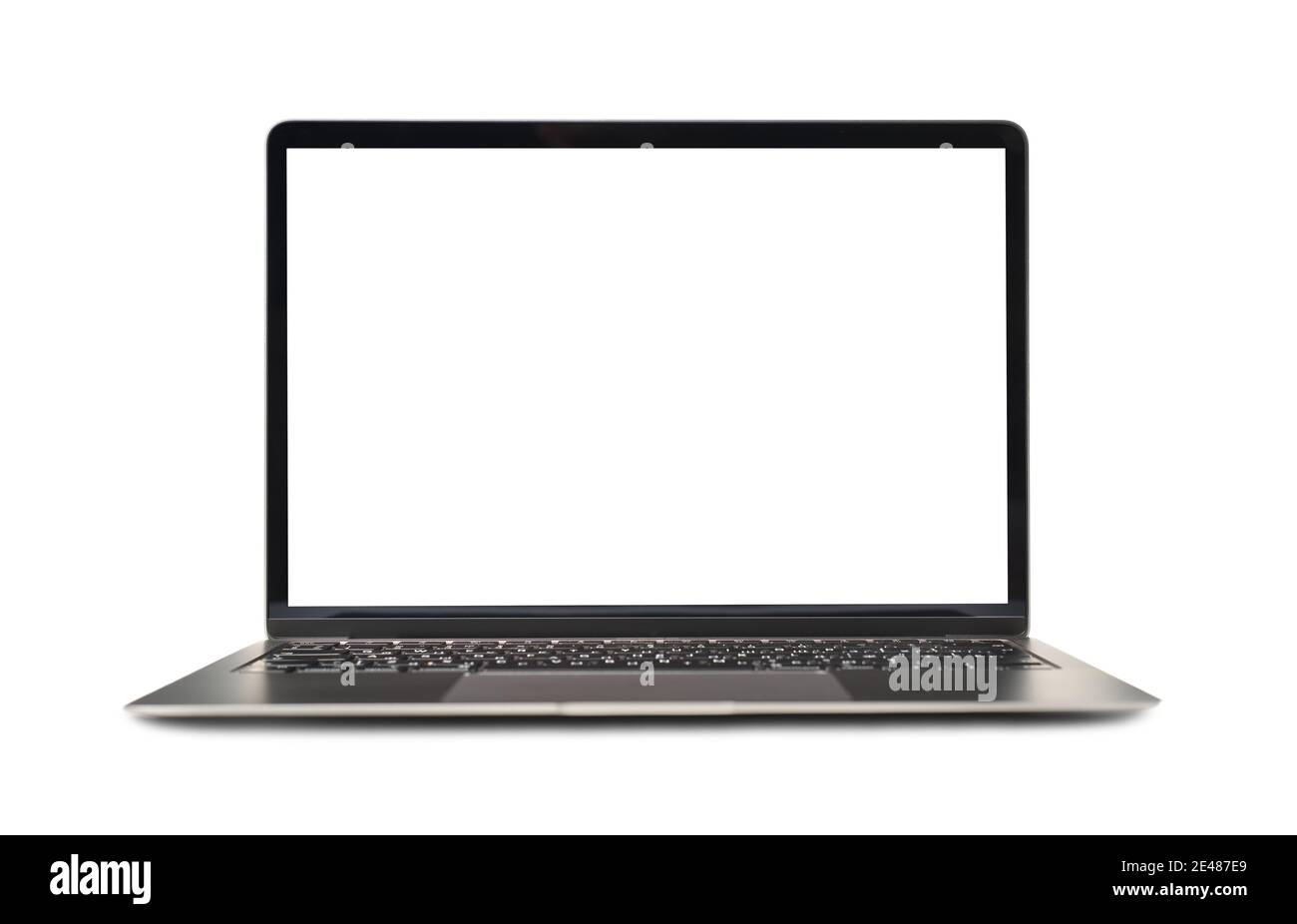 Maquette d'un ordinateur portable moderne avec écran blanc vide allumé photo d'arrière-plan blanche Banque D'Images