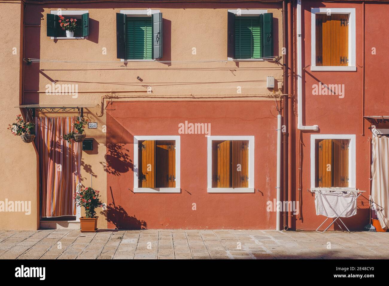 BURA, ITALIE - 07 juillet 2020: Cas colorate a Burano, fin aperte Banque D'Images